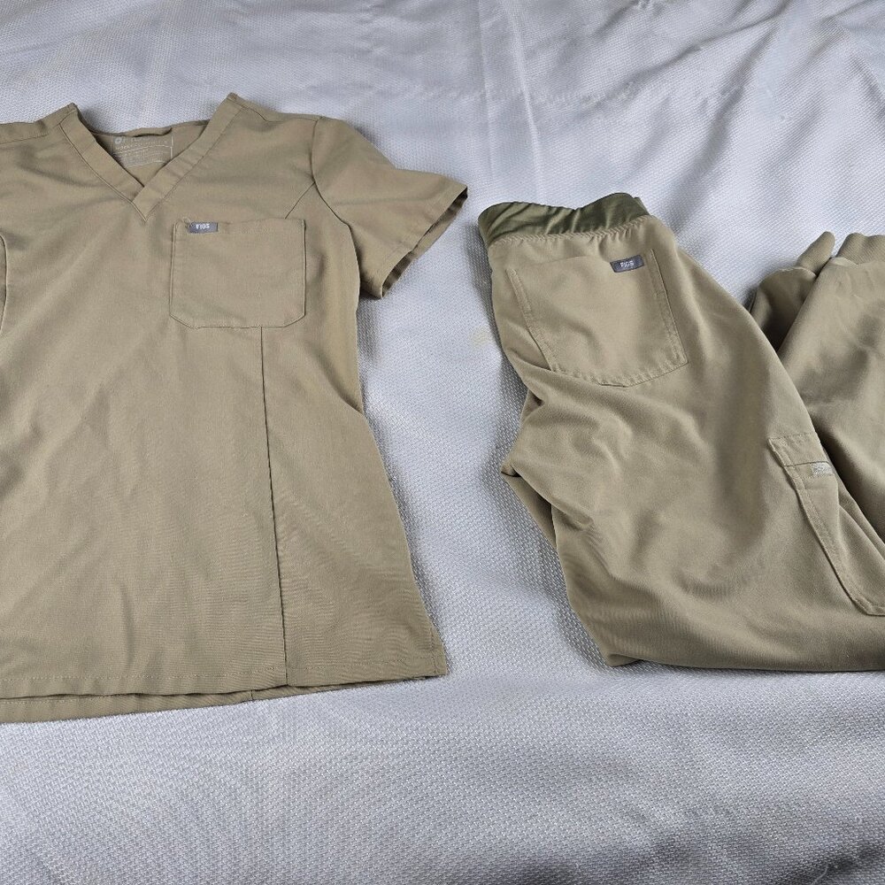 Figs Women's Scrub Top & Jogger Set in Khaki